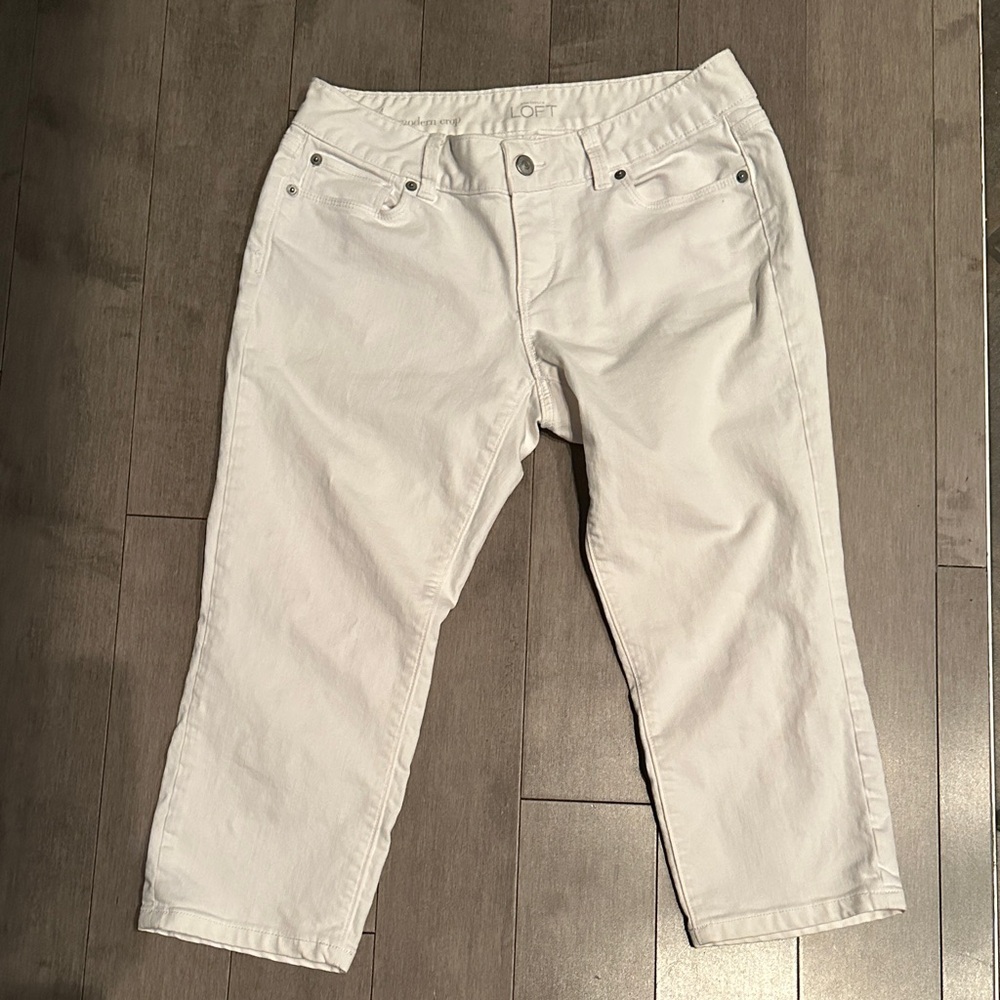 Ann Taylor LOFT White Modern Crop Jeans. 4 petite. Low-rise.
